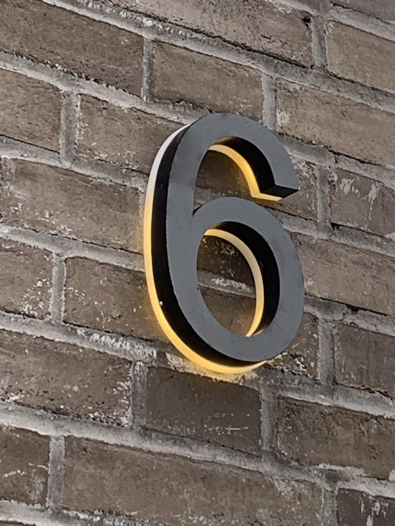 Hausnummer mit LED-Licht