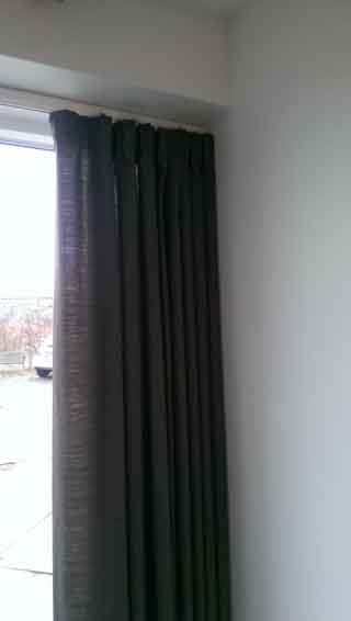 IHC curtain rail