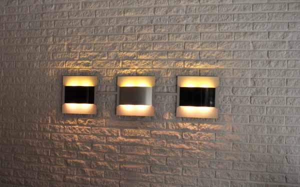 LED wall light with color change