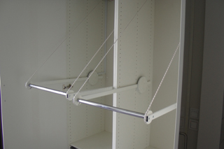 Automatic clothes rails for wardrobes